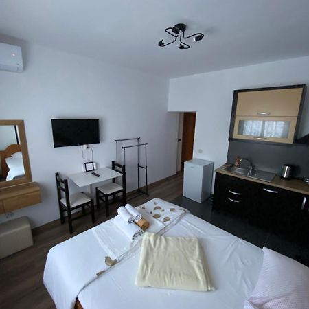 Elti Apartment Sarande Bagian luar foto